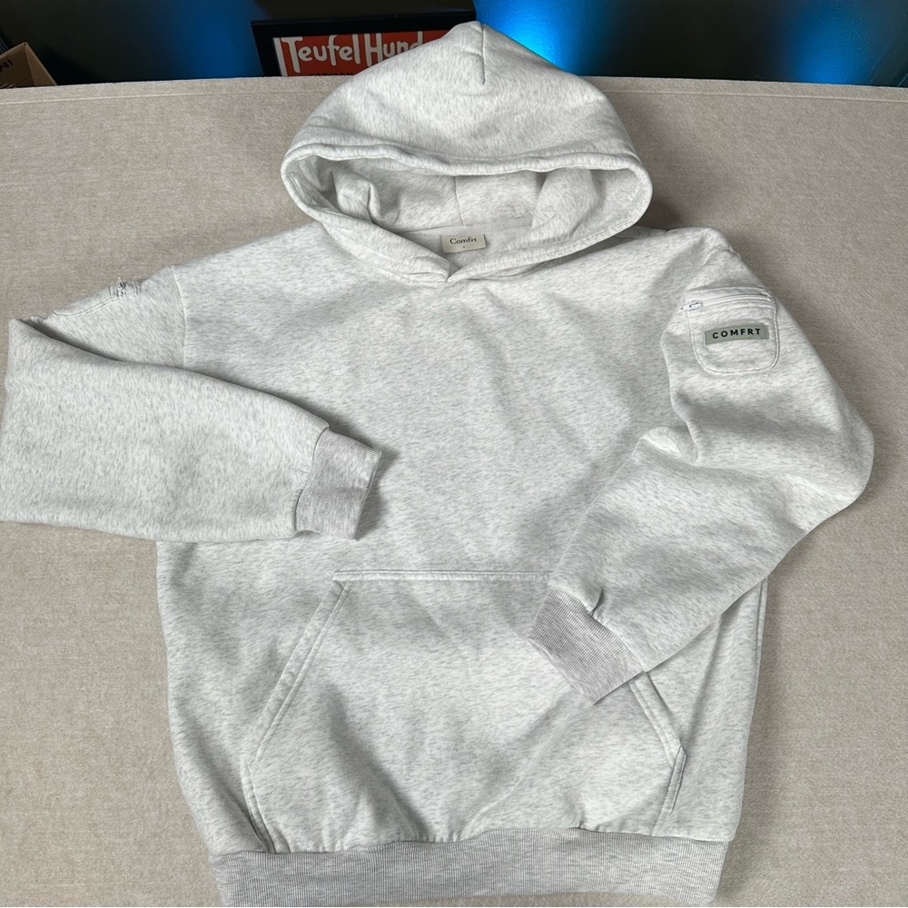 Comfrt Light Gray Standard Hoodie Size Large Good Days Ahead